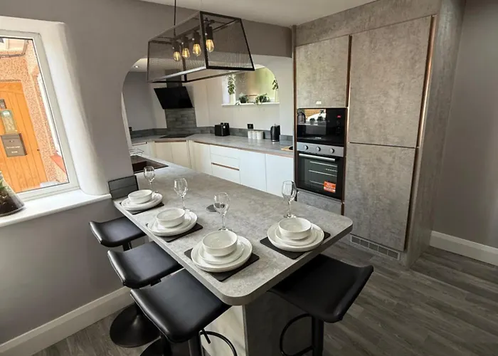 Modern 2 Bedroom Private Detached Cottage