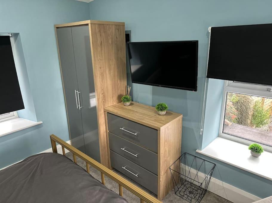 Modern 2 Bedroom Private Detached Cottage *