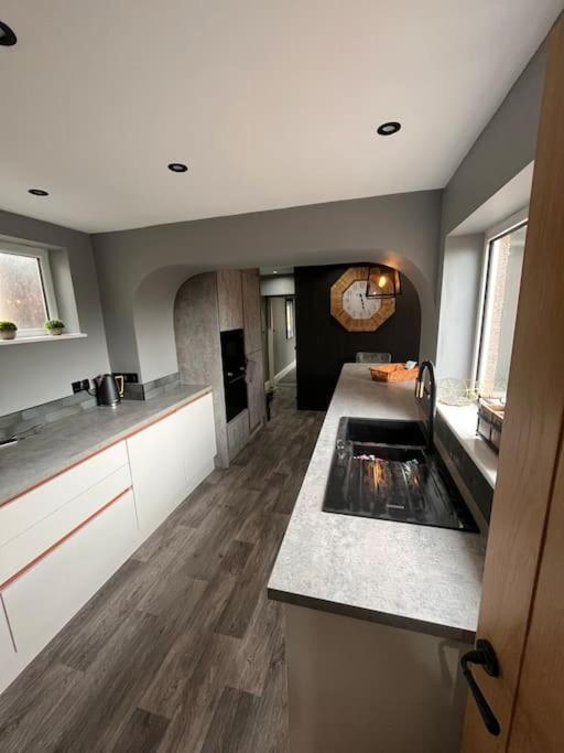 Modern 2 Bedroom Private Detached Cottage