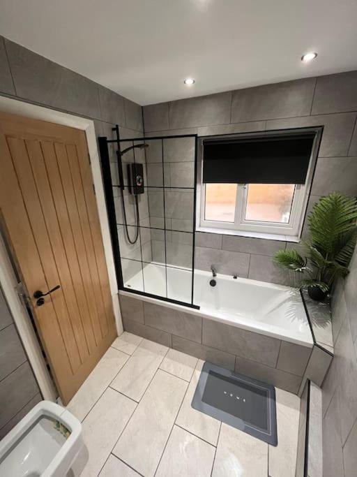 Modern 2 Bedroom Private Detached Cottage Holiday home Llanddulas