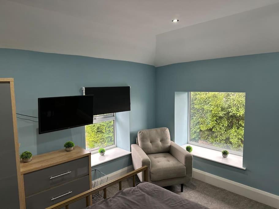 Modern 2 Bedroom Private Detached Cottage Holiday home *