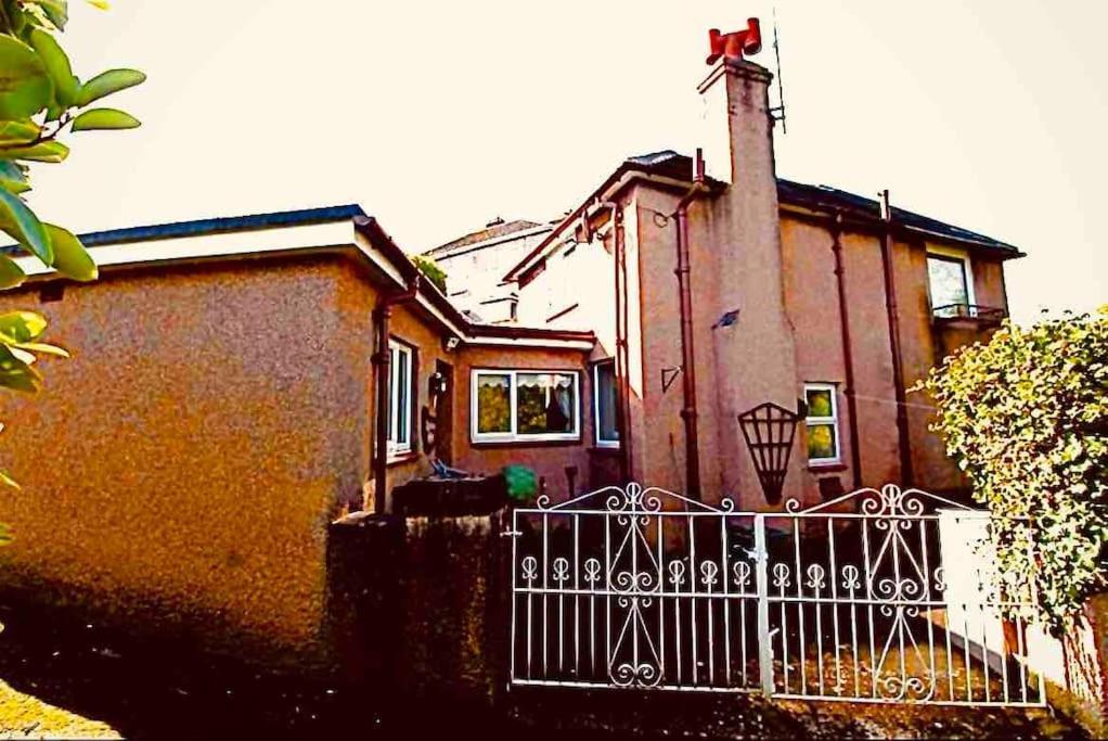 Modern 2 Bedroom Private Detached Cottage Holiday home