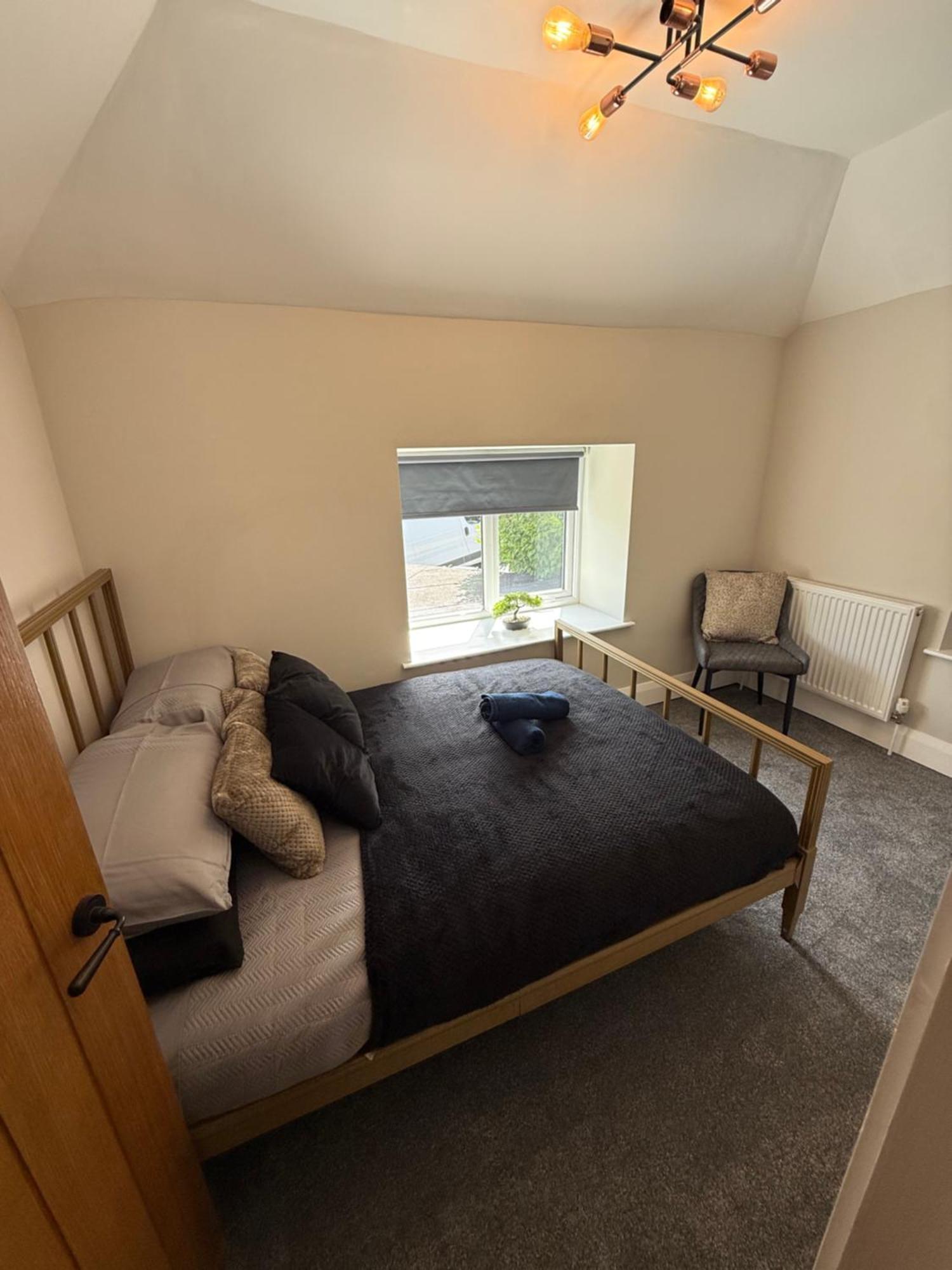 Modern 2 Bedroom Private Detached Cottage Holiday home *