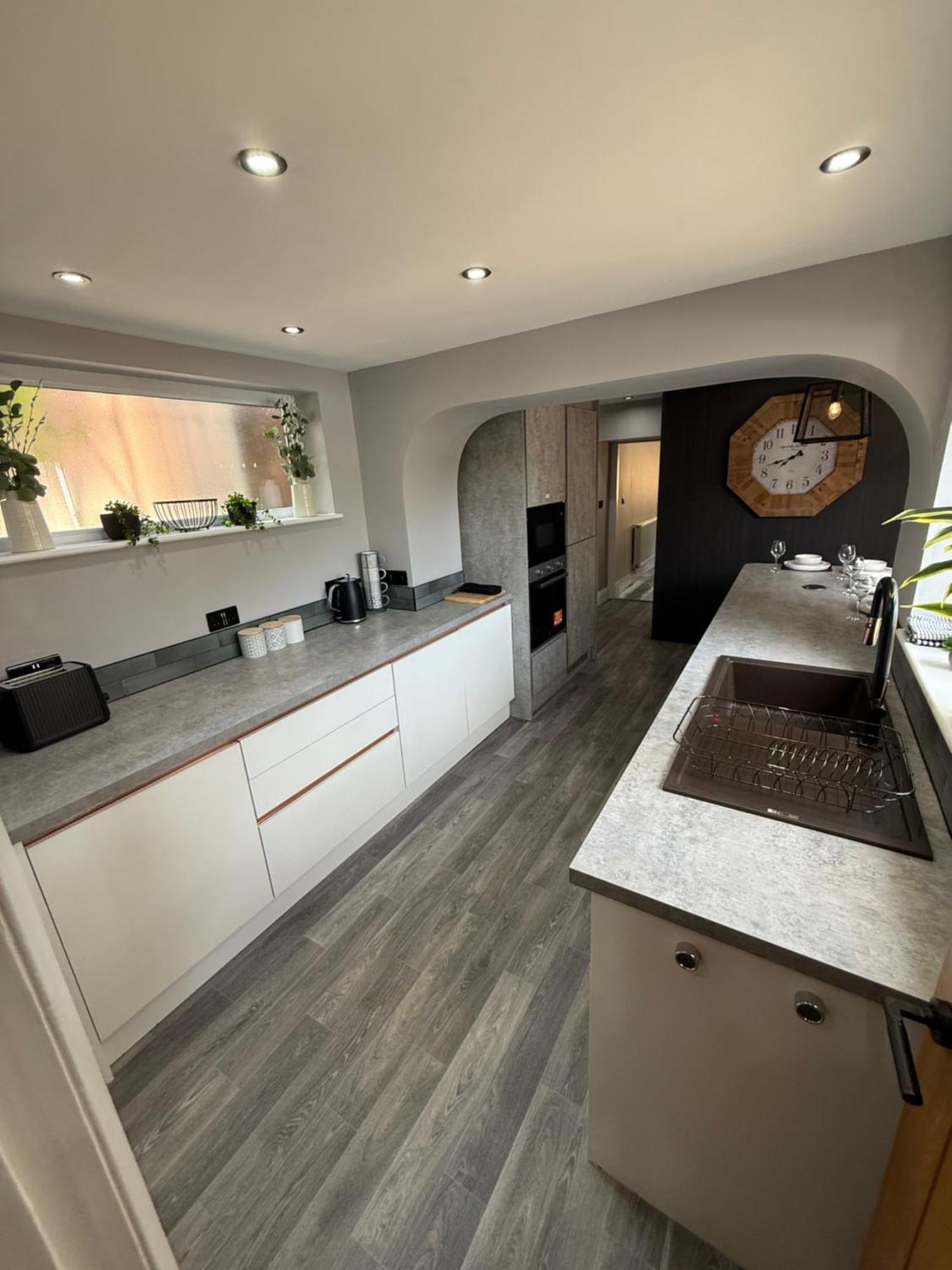 Modern 2 Bedroom Private Detached Cottage Holiday home