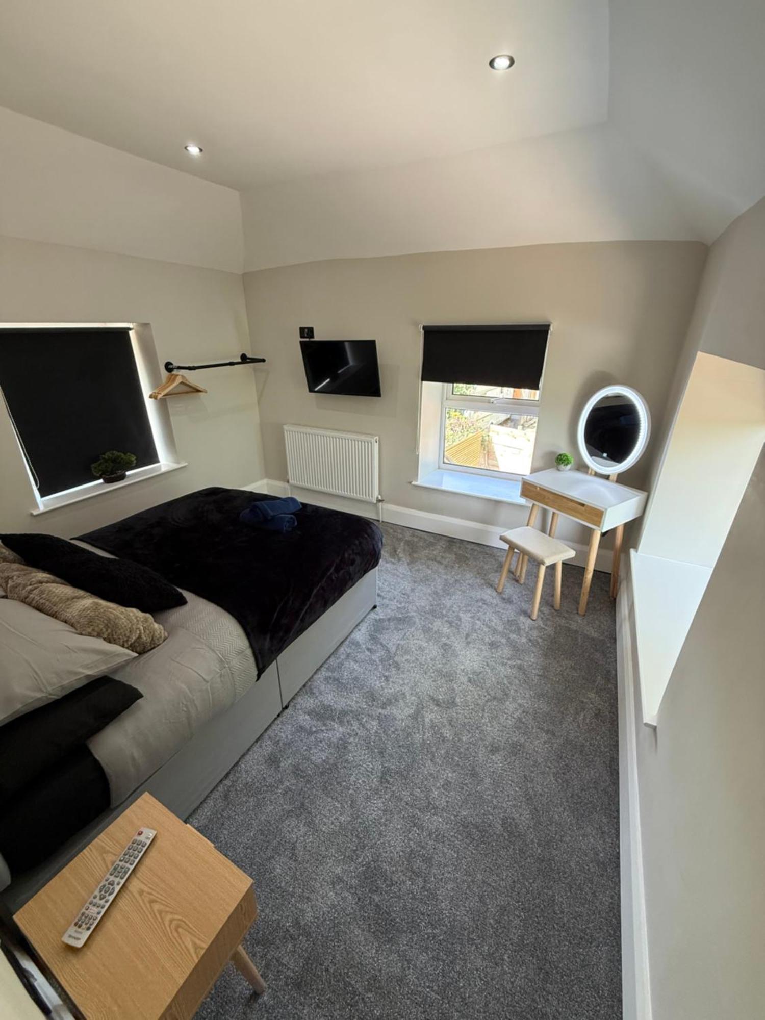 Modern 2 Bedroom Private Detached Cottage Holiday home Llanddulas
