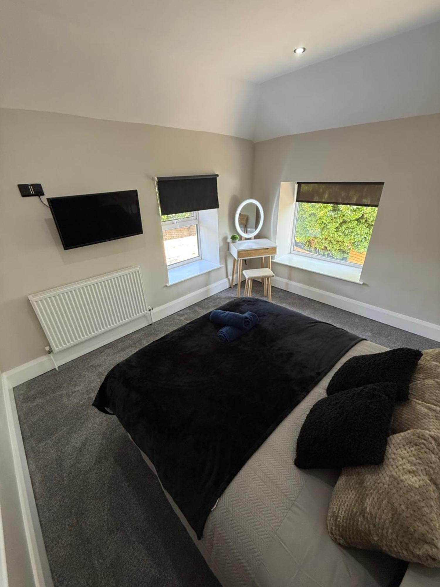 Modern 2 Bedroom Private Detached Cottage Holiday home